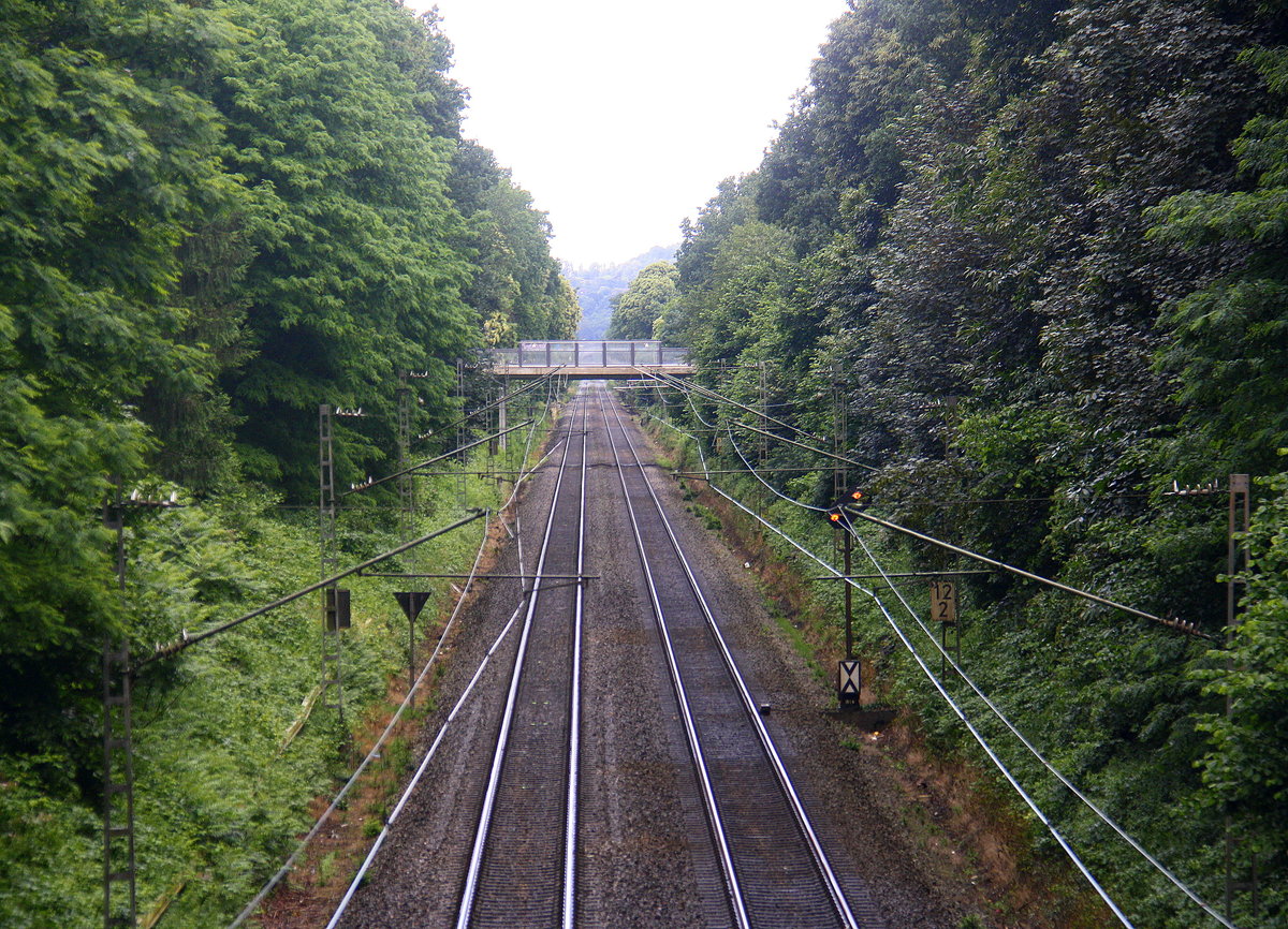 Ein Blick auf die KBS 485 in Richtung Herzogenrath. 
Aufgenommen von der Brücke der Roermonderstraße in Kohlscheid.
Am Nachmittag vom 2.7.2016.
