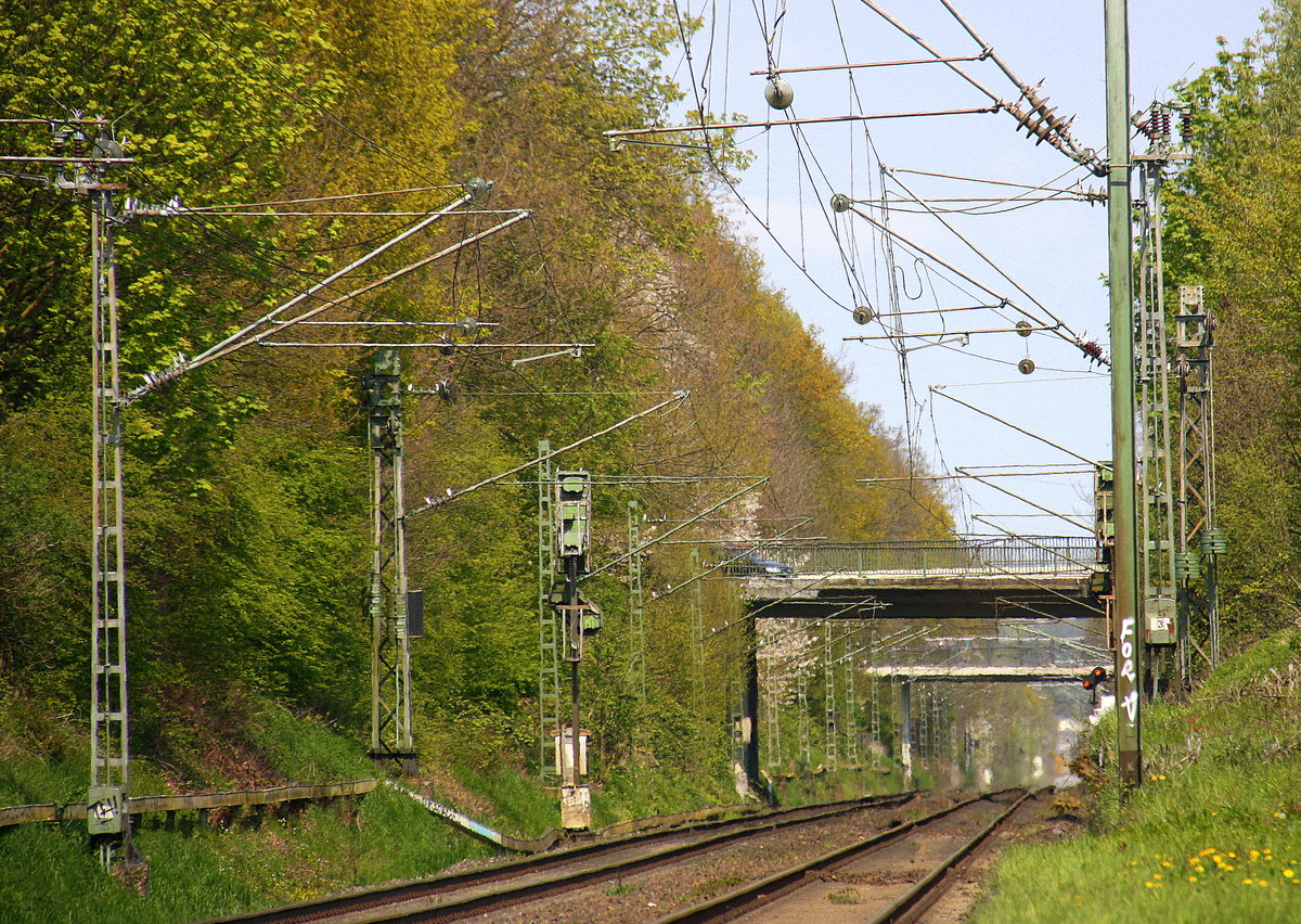 Ein Blick auf die Kohlscheider-Rampe in Richtung Herzogenrath. 
Aufgenommen vom  Bahnsteig 1 in Kohlscheid. 
Bei schönem Frühlingswetter am Mittag vom 1.5.2016.