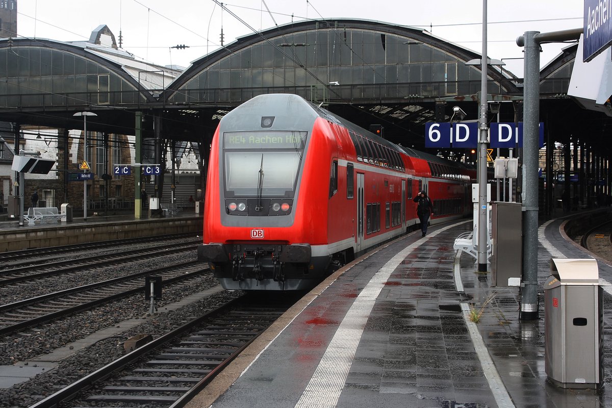 Ein Blick auf den Steuerwagen des Rhein-Wupper-Express RE 4 (Aachen - Dormund) bei der Wende in Aachen um bald nach Dormund zu fahren.

16.03.2018
Aachen HBF
