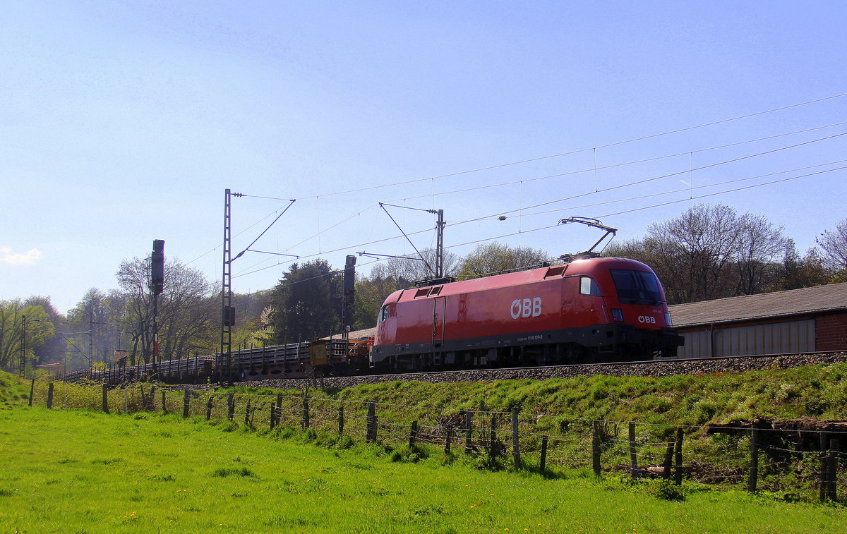 Ein Blick auf den Taurus ÖBB 1116 129 von ÖBB fährt als Schubhilfe sie schiebt einem schweren Güterzug aus Linz Voestalpine(A) nach Antwerpen Waaslandhaven(B) bis zum Gemmenicher-Tunnel. Vorne fährt die Class 66 6603 von Captrain fährt jetzt für Railtraxx. Aufgenommen von einem Weg in Reinartzkehl. 
Bei schönem Frühlingswetter am Nachmittag vom 19.4.2019.