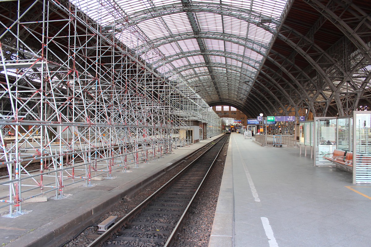Ein Blick in den Hauptbahnhof von Leipzig mit viel Metall. 02.07.2014