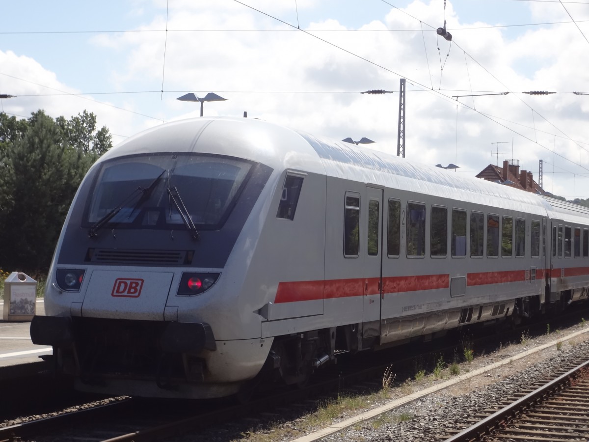 Ein Bpmbdzf 296 steht mit einer IC-Garnitur abgestellt in Ostseebad Binz.(Sommer 2013)