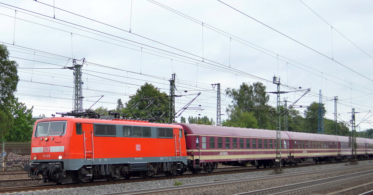 Ein Charter-Sonderzug mit DB 111 122-8 (NVR-Nummer: 91 80 6111 122-8 D-DB) am 10.07.19 Bahnhof Hamburg-Harburg. Welcher Sonderzug da unterwegs war ist mir nicht bekannt.