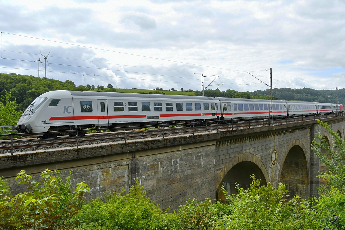 Ein DB-Intercity Anfang Juli 2019 auf dem Altenbekener Viadukt.