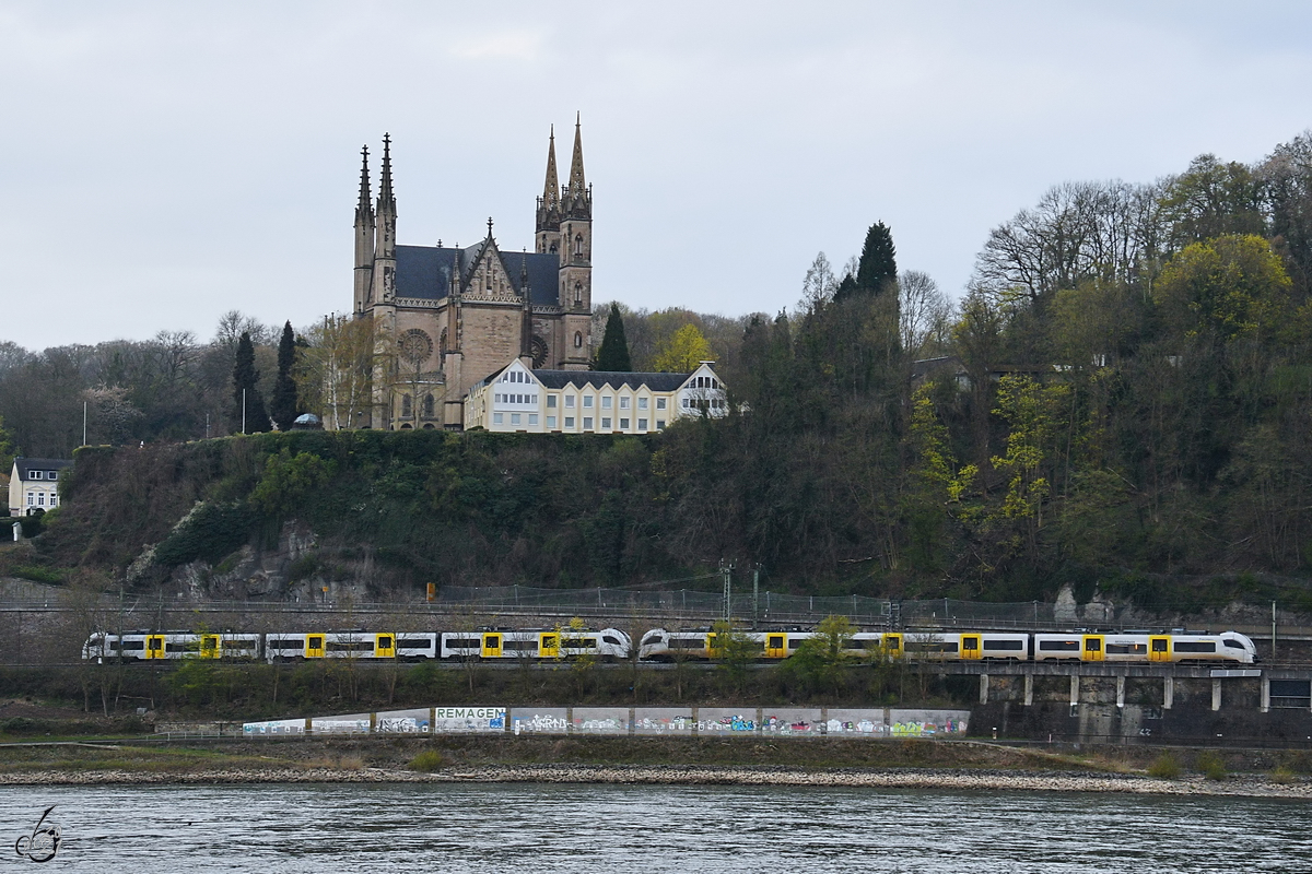 Ein Desiro ML-Duo verlässt hier Mitte April 2021 Remagen.