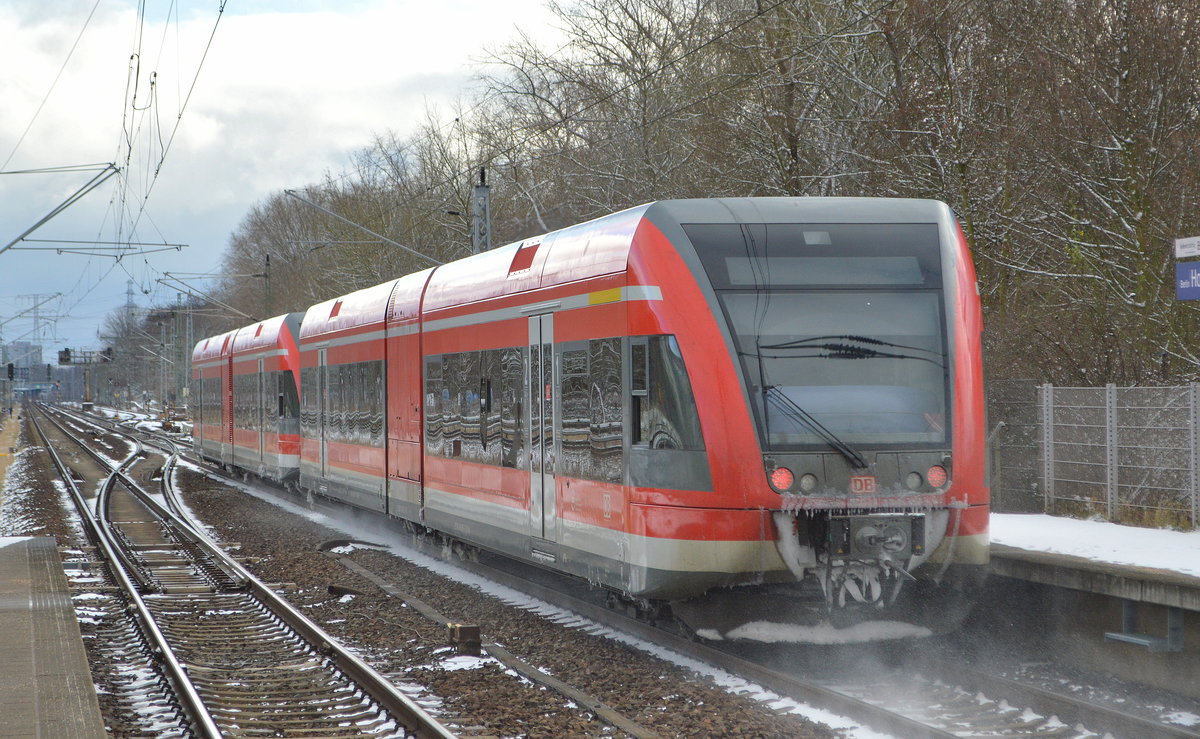 Ein Doppelgespann Stadler GTW der BR 646 der DB Regio Nordost auf Dienstfahrt Richtung BF. Berlin Lichtenberg bei der Durchfahrt Bf. Berlin Hohenschönhausen bei echt winterlichen Verhältnissen.