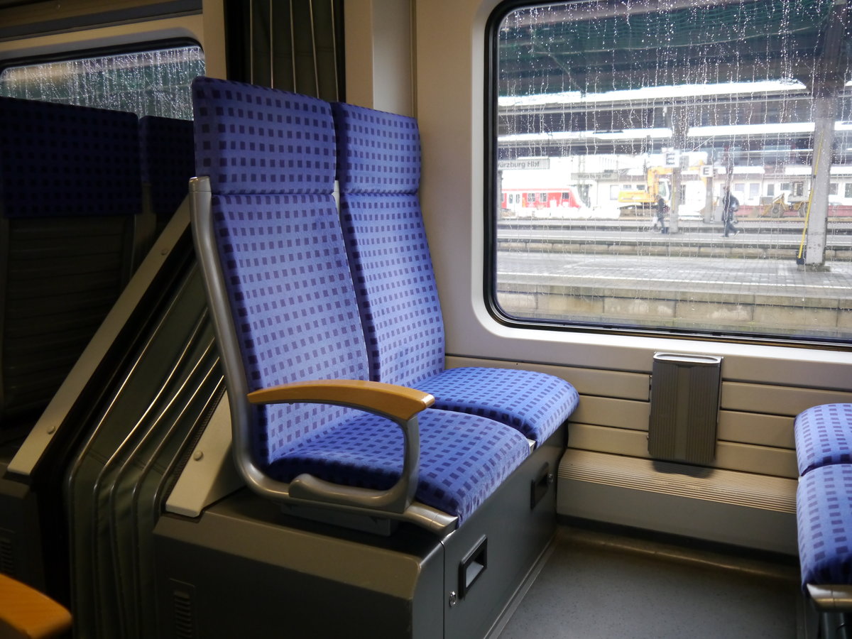 Ein Doppelsitz im 425 046.