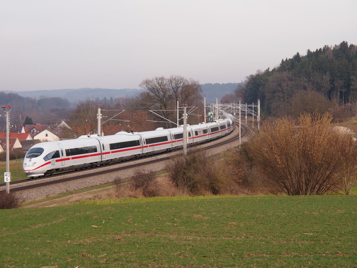Ein doppelter 403er als ICE 1521 von Dortmund nach München. Am 26.01.18 bei Paindorf.