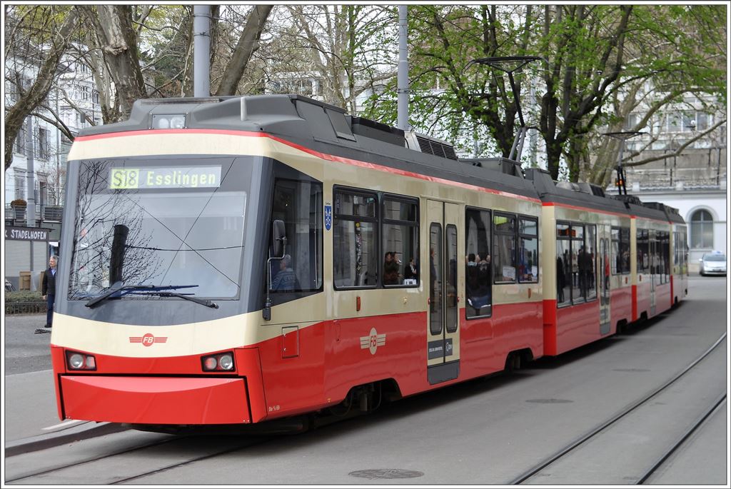 Ein doppelter Be 4/6 nach Esslingen in Zürich Stadelhofen. (07.04.2016)