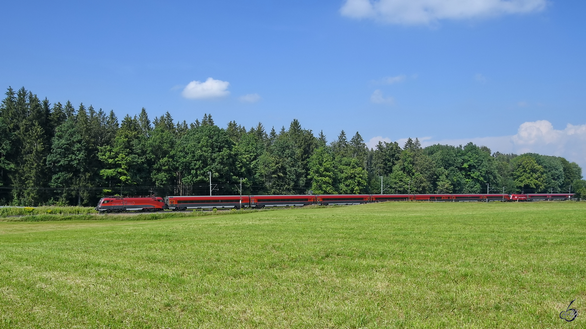 Ein  doppelter  ÖBB Nightjet war Mitte August 2020 bei Strass zu sehen.