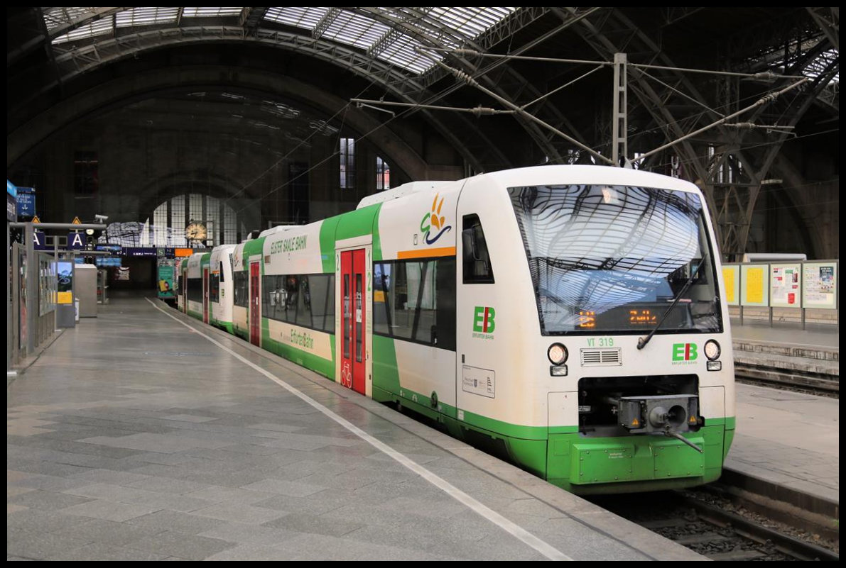 Ein Doppelzug der Erfurter Bahn mit VT 319 an der Spitze steht am 27.08.2020 im HBF Leipzig zur Fahrt nach Zeitz bereit.