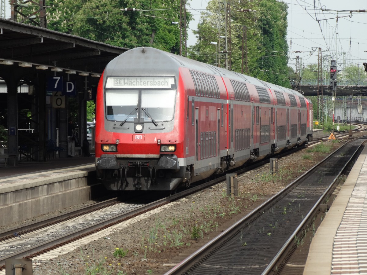 Ein Dosto SE nach Wächtersbach am 06.05.14 in Hanau Hbf 