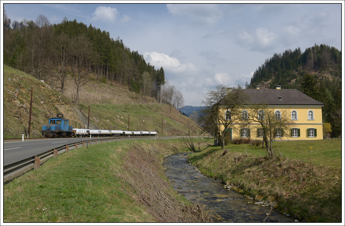 Ein ebenso nettes Motiv bietet das Gut Schafferwerke kurz nach Breitenau Richtung Mixnitz. E4 am Weg von Breitenau nach Mixnitz am 3.4.2019.