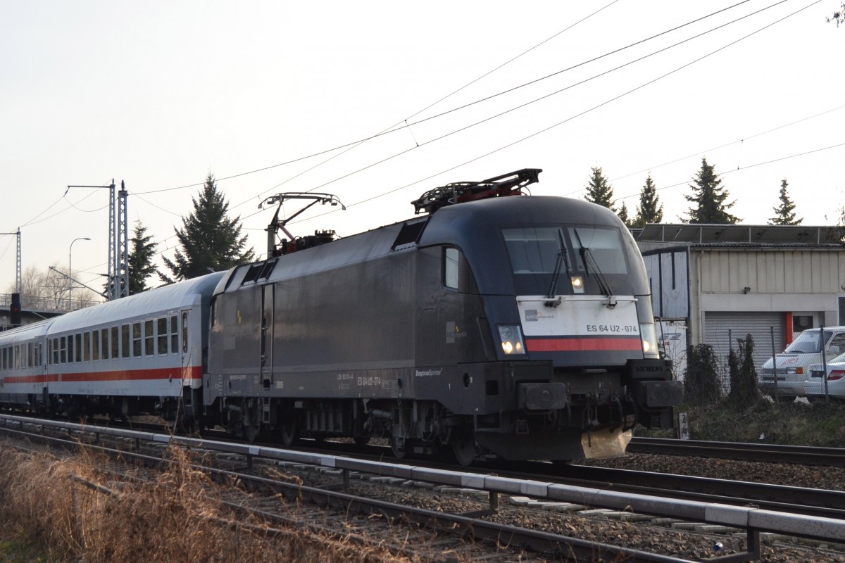 Ein EC mit einer MRCE 182 nach Berlin Hbf in Königs Wusterhausen am 7.03.2014