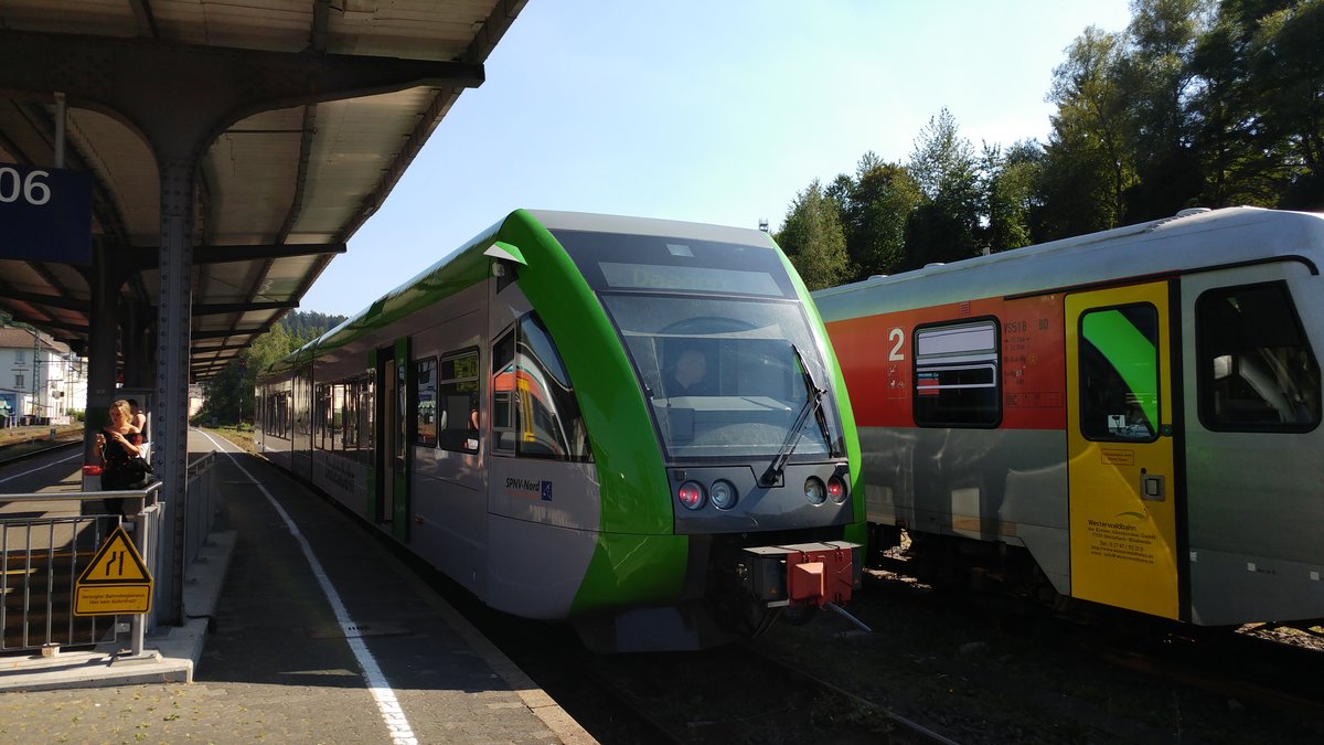 Ein ehemaliger HLB GTW ist nun in behutsam modernisierter Form auf der Daadetalbahn unterwegs. Hier fotografiert am 13.09.2016 in Betzdorf (Sieg).