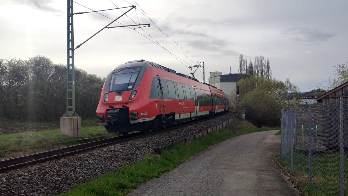 Ein ehemaliges Fahrzeug des  Mittelhessen-Express  (442-289) fährt hier zwischen Pfäffingen und Entringen als RB63 (22713) nach Entringen.

Aufgenommen am 03.04.2024 um 10:13 Uhr.