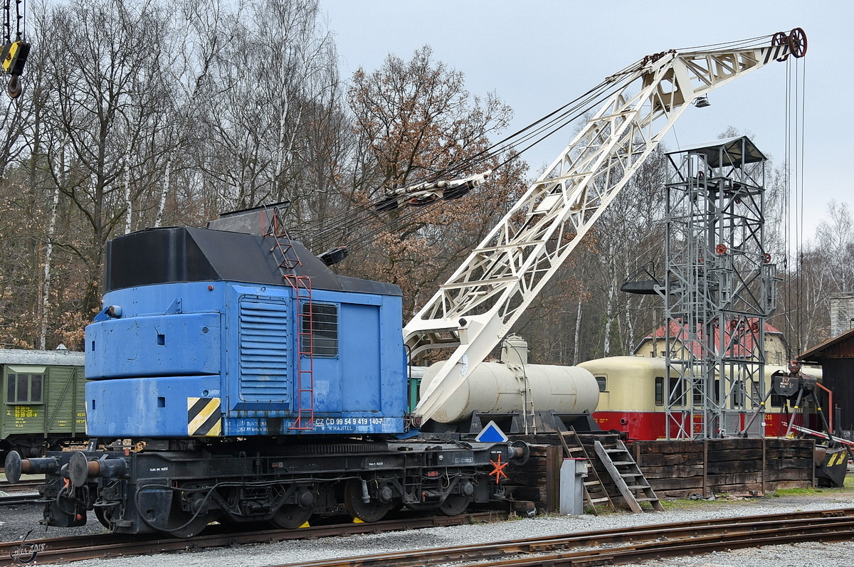 Ein Eisenbahndrehkran Kirov EDK-10/2 auf dem Gelände des Eisenbahnmuseums Lužná u Rakovníka. (April 2018)