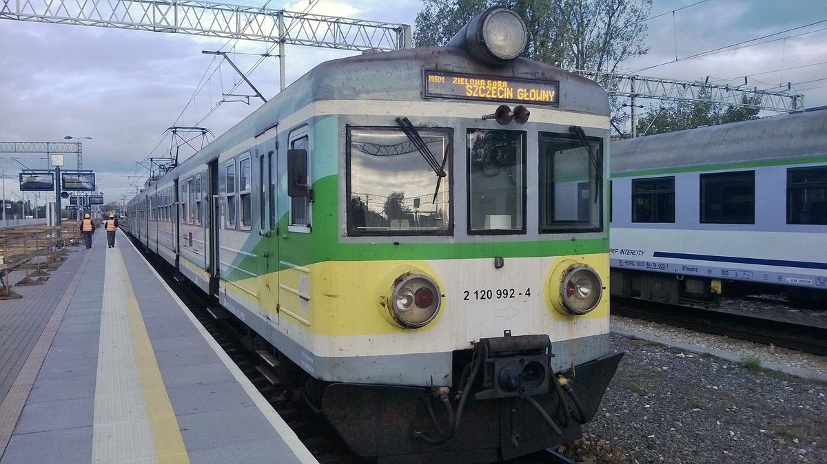Ein EN57 in Bahnhof Zielona Gora, 22.09.2018
