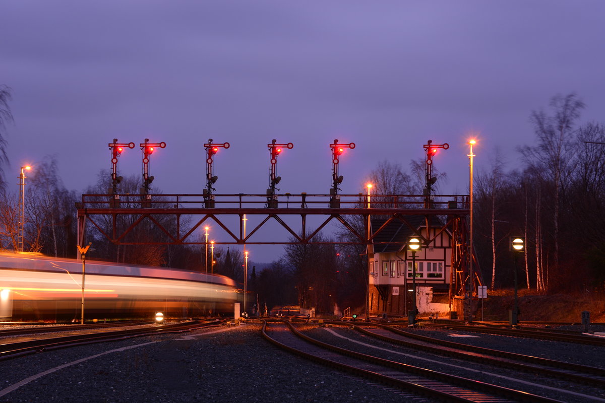 Ein Erixx Lint erreicht Bad Harzburg und passiert die Signalbrücke in Bad Harzburg.

Bad Harzburg 05.01.2020