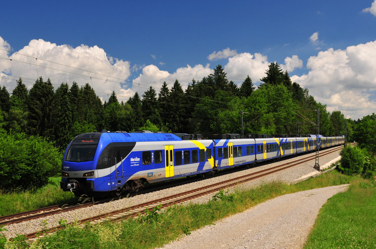 Ein ET 328 Meridian am 10.06.17 bei Grabenstätt in Richting München.
