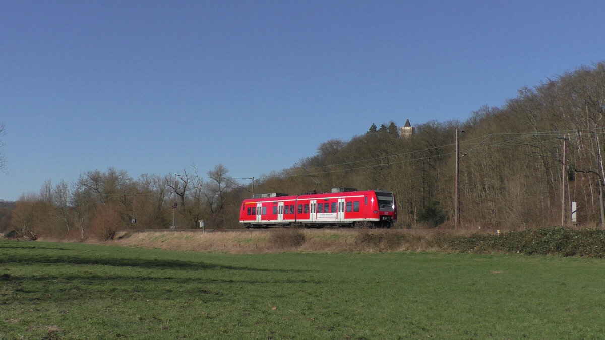 Ein ET426 von DB Gebrauchtzug ist hier als RE16 zwischen Witten und Wetter(Ruhr) unterwegs. (27.02.2022)