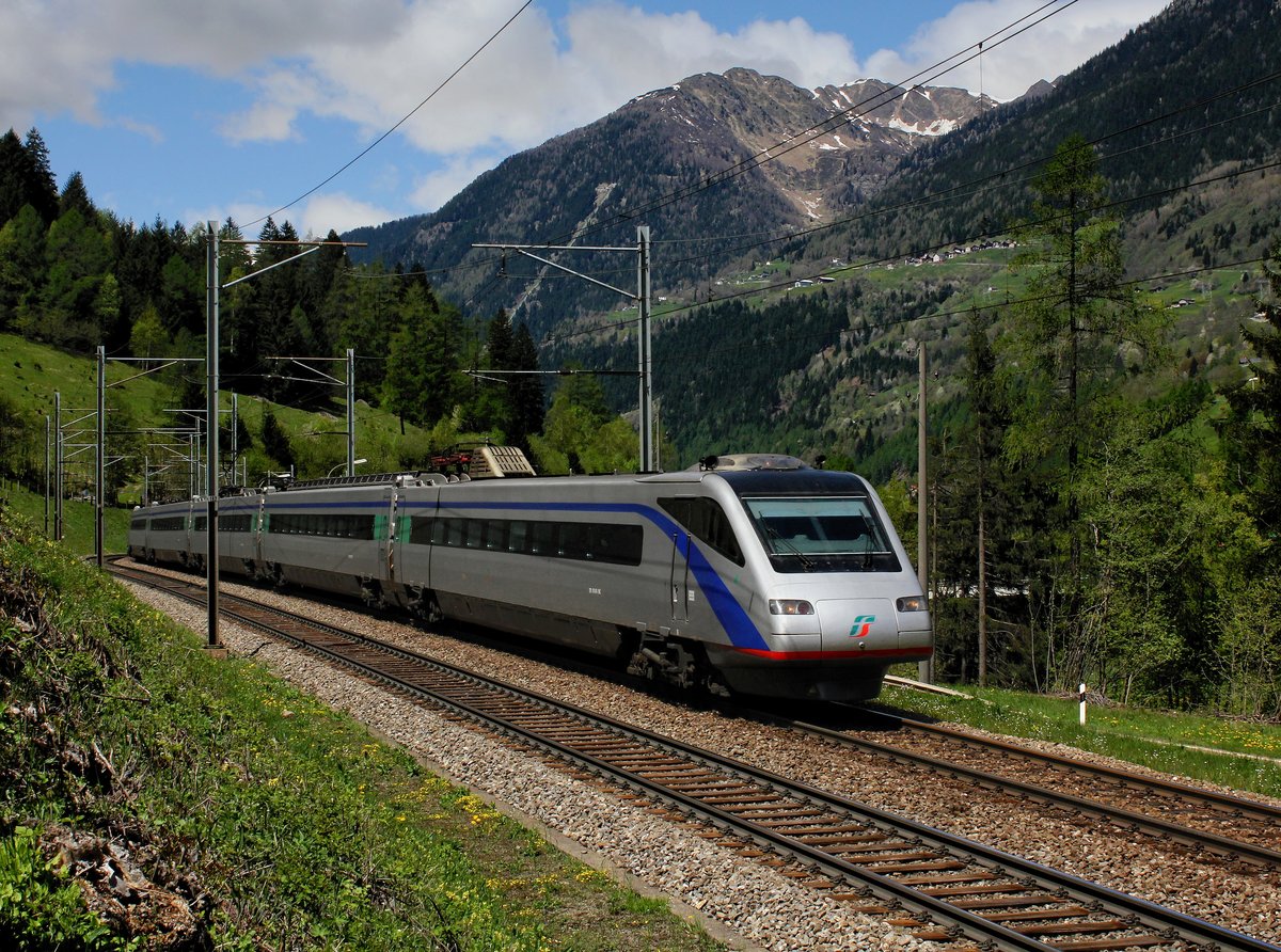 Ein ETR 470 am 11.05.2013 unterwegs bei Fiesso.