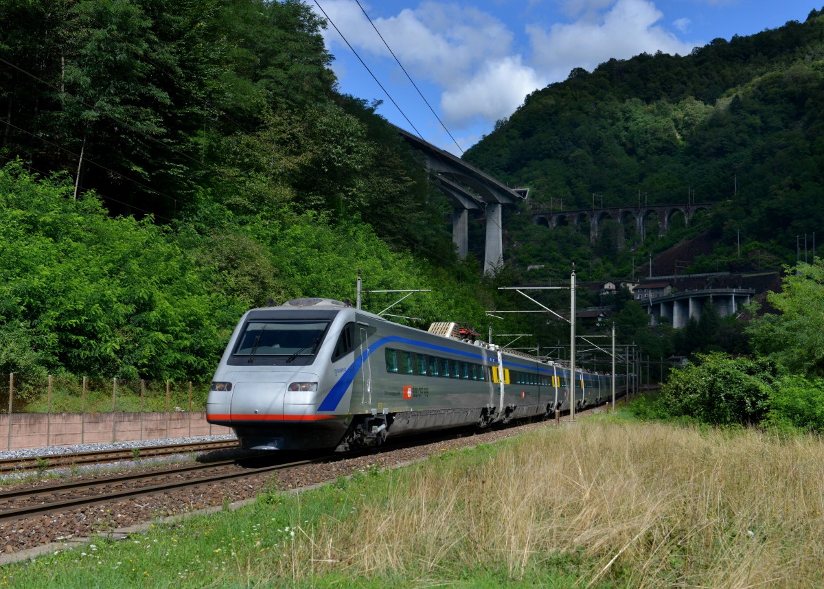 Ein ETR 470 nach Mailand am 28.08.2013 bei Giornico.