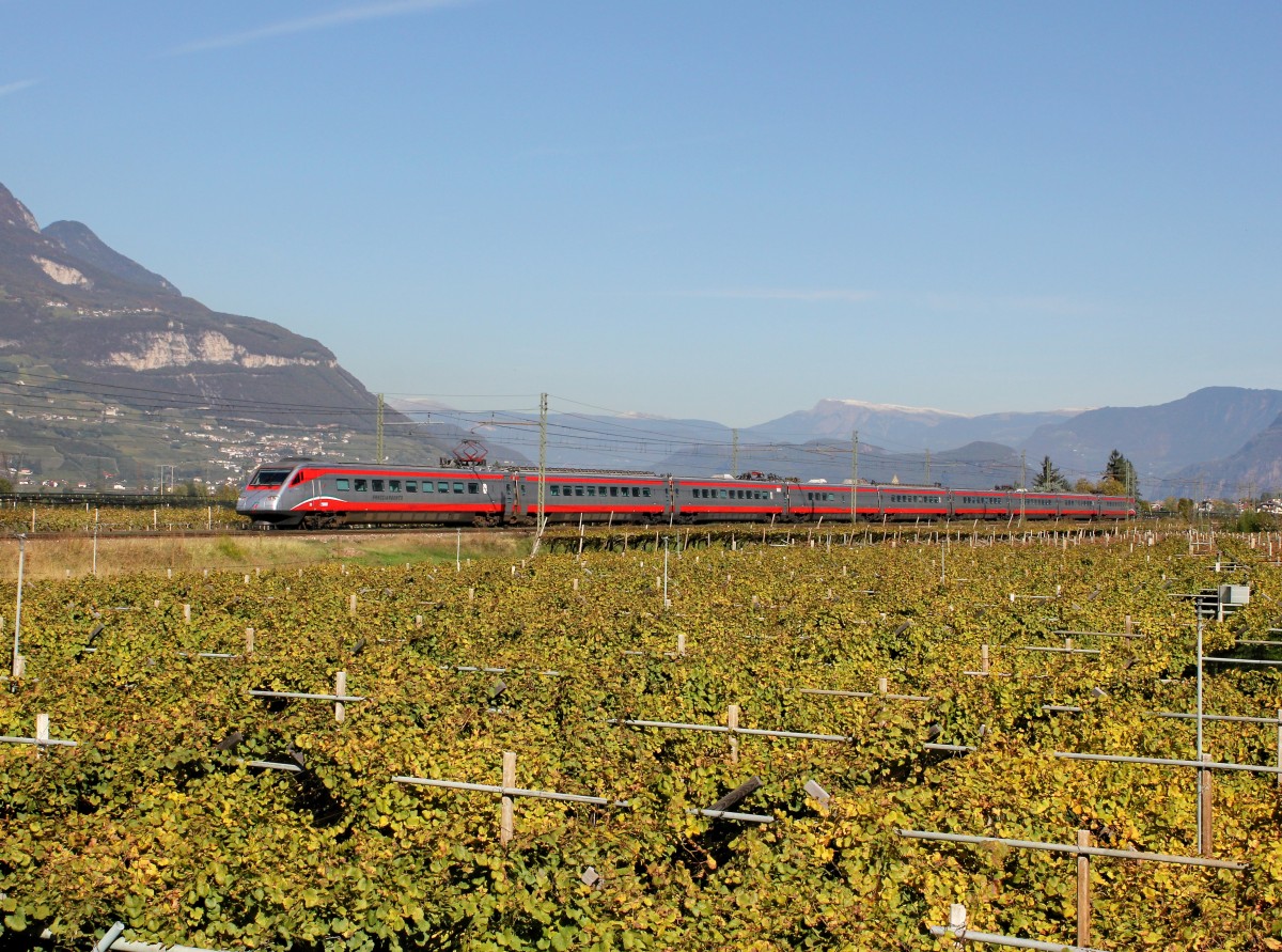 Ein ETR 485 am 24.10.2015 unterwegs bei Salorno.
