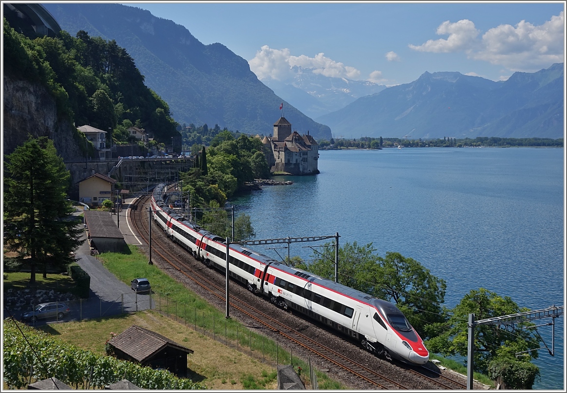 Ein ETR 610 als Eurocity 32 auf der Fahrt von Milano nach Genf, beim Château de Chillon.
(27.06.2014) 