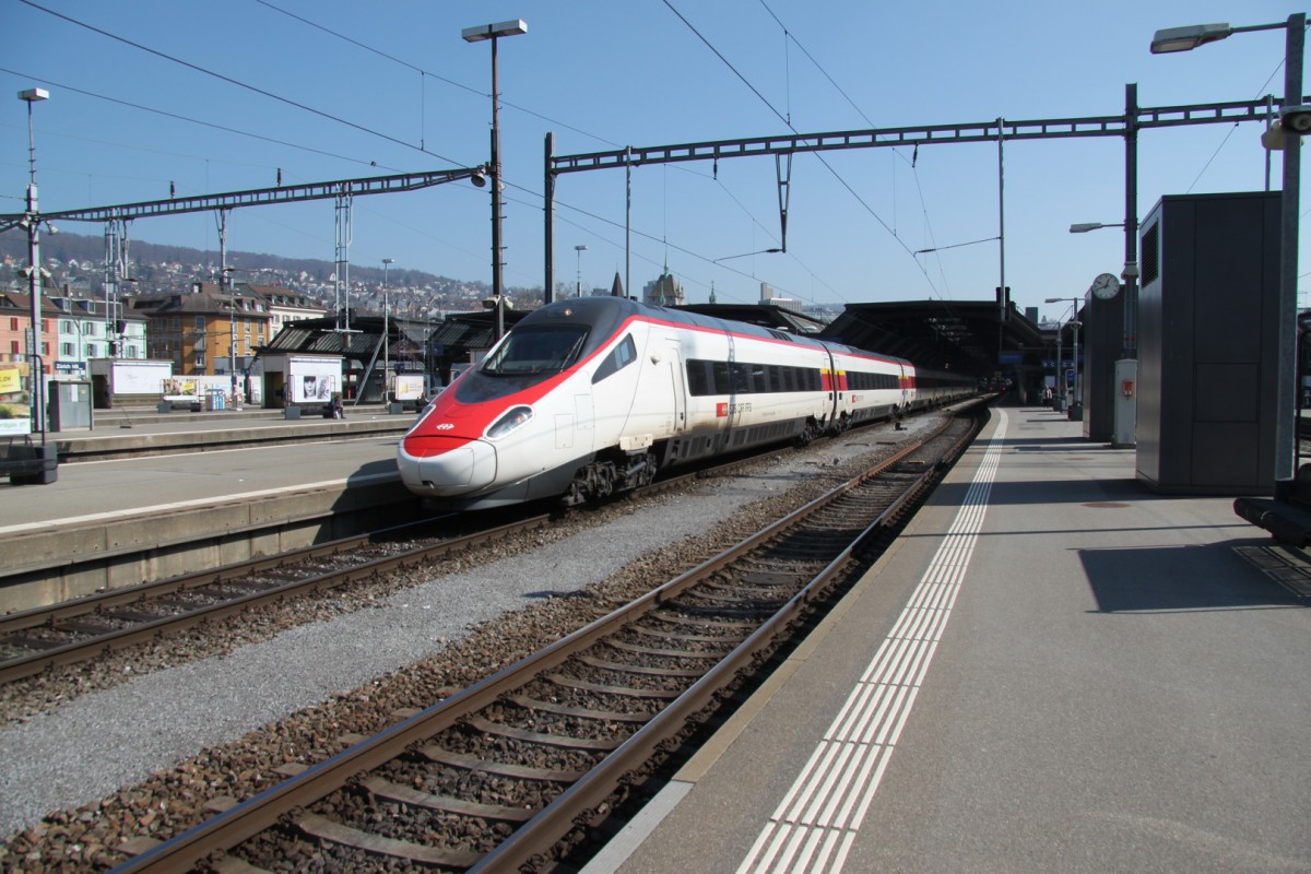 Ein ETR 610 nach Milano-Centrale bei der Ausfahrt aus dem Hbf.Zürich.17.03.16