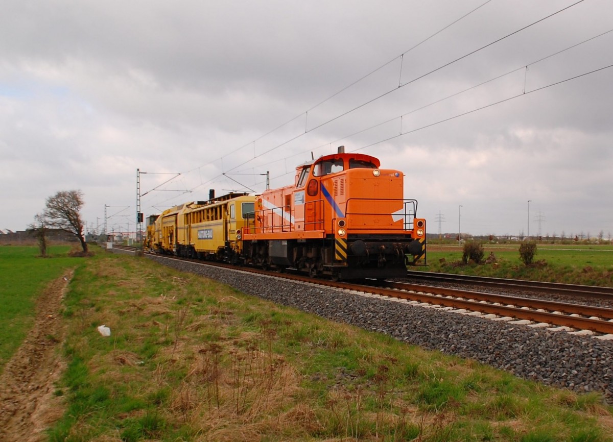 Ein etwas älteres Bild aus Allerheiligen.
Hier kommt die 9880 3291 972-8 D-NTS mit einem Stopfzug und einem Schotterplanierer.
30.3.2012