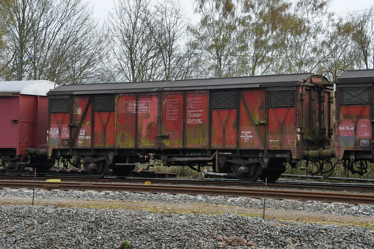 Ein  Fährbootwagen mit Schiebedach und Stirnwandtüren der DB im Eisenbahnmuseum Bochum-Dahlhausen. (April 2018)