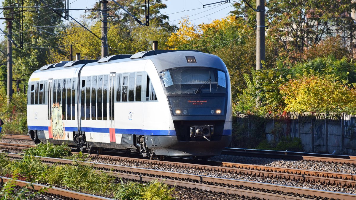 Ein fast Grafitti-freier Triebzug der Baureihe 96 näherte sich am frühen Abend des 06.10.2018 dem bukarester Nordbahnof.