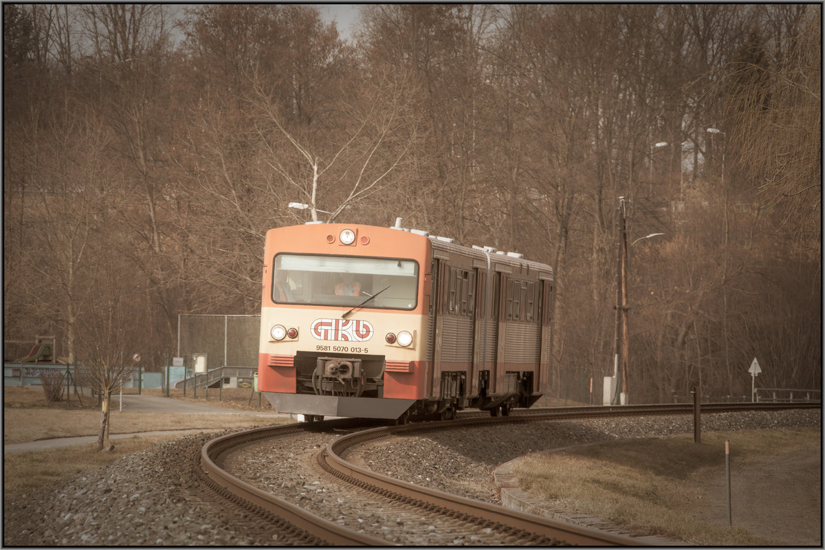 Ein fast vergessener Star der Weststeiermark . 
Die Triebwagen der Reihe VT70 versahen Jahrelang zuverlässig Ihren Dienst. 
Februar 2020 bei Lannach 