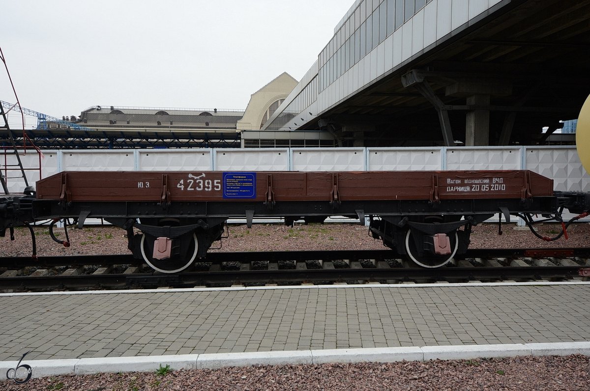 Ein Flachbettwagen im Eisenbahnmuseum von Kiev Anfang April 2016