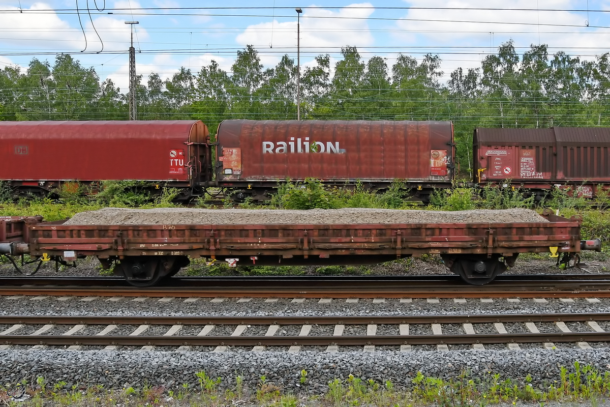 Ein Flachwagen Mitte Mai 2020 in Bochum-Langendreer.
