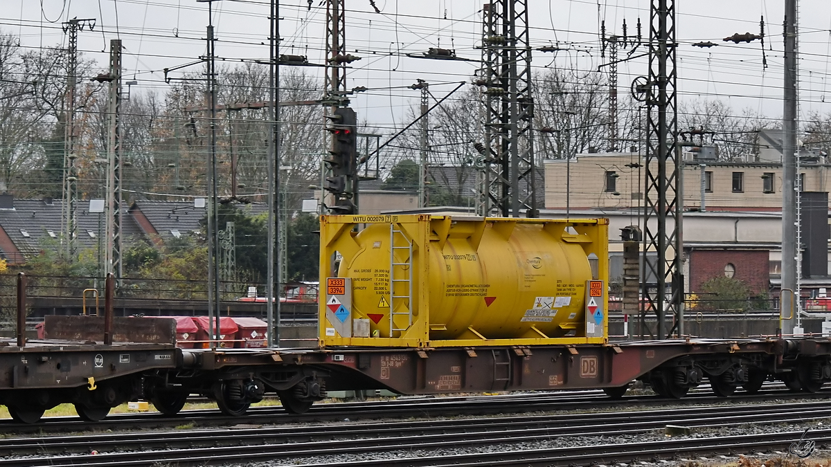 Ein Flachwagen war Anfang Dezember 2019 in Wanne-Eickel zu sehen.