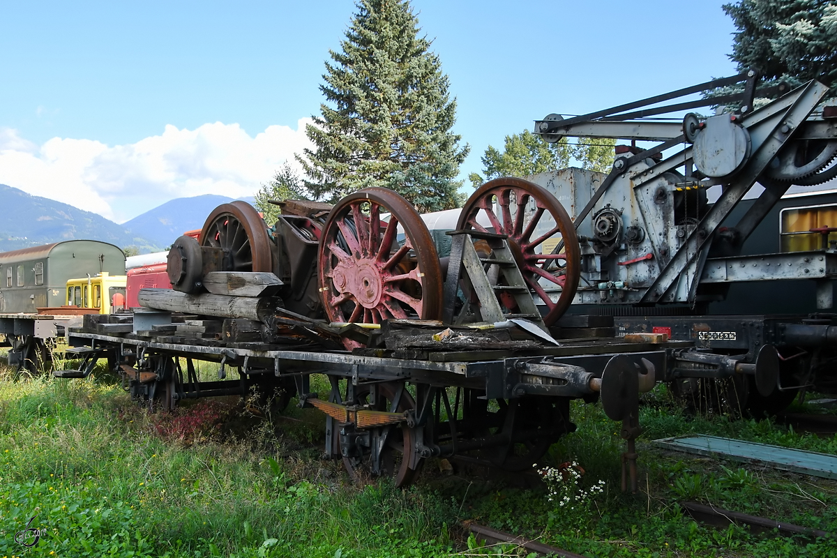 Ein Flachwagen war Ende August 2019 im Außenbereich des Heizhauses Lienz abgestellt. 