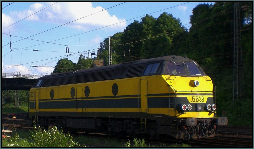 Ein Foto aus vergangenen Tagen.Die belgische 5539 beim Rangieren in Aachen West.
Bildlich festgehalten im Mai 2007. 