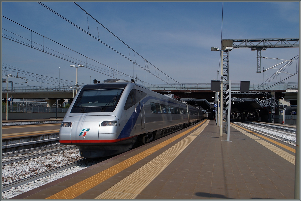 Ein FS ETR 470 (ex Cis) als Expo-Zug Zürich - Rho Fiera Milano Expo Milona 2015 am Ziel seiner Fahrt.
22. Juni 2015