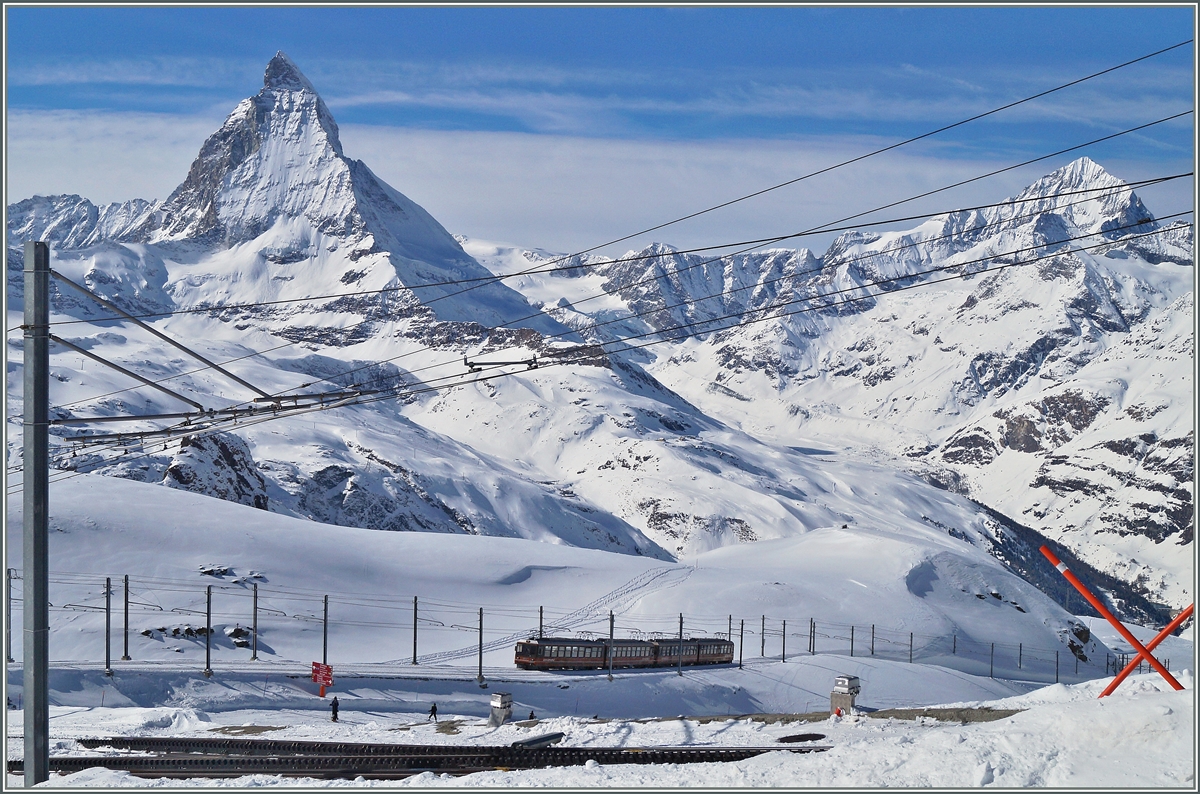 Ein GGB Zug erreicht in Kürze sein Zeil: das Gornergartt.
Im Hintergrund das Matterhorn und eine kommende Schlechtwetterfront. 
27. Feb. 2014