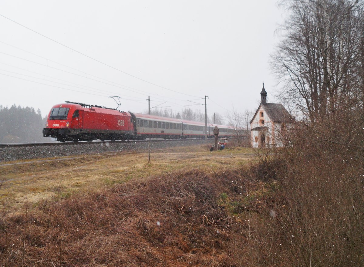 Ein heftiger Schneesturm ging über Brixlegg nieder, als am 07.03.2020 der massiv verspätete EC 1289 (München Hbf - Venezia Santa Lucia) unter Führung einer ÖBB-1216 Richtung Italien brauste.