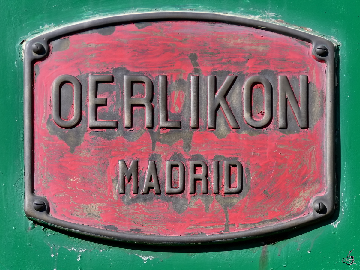Ein Herstellerschild an der 1928 gebauten Elektrolokomotive Norte i Renfe 7001  Chata  (270-001), so gesehen Anfang November 2022 im Eisenbahnmuseum von Katalonien.