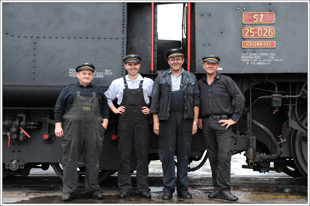 Ein herzliches Dankeschön an die Lokmannschaft der SZ 25-026 vom 24.9.2015. Von links nach rechts: Anton (Tono) Galun, Aljaž Topič, Rudi Ljubej, Boštjan Metličar und Dejan Šorli (nicht am Bild).