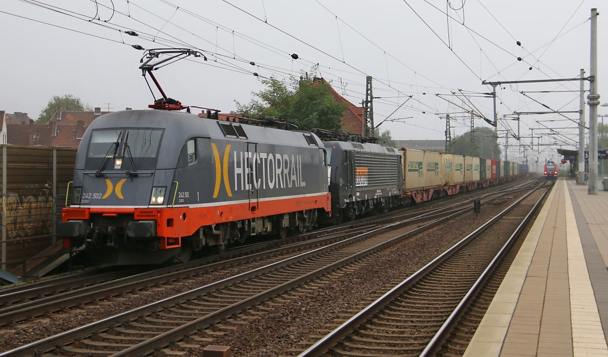 Ein Highlight am 20.09.2014 war die 242.502  Zurg  der Hectorrail, die mit der 189 999 (ES 64 F4-099) für Locon als Wagenlok mit einem Containerzug aus Richtung Seelze durch Hannover Linden-Fischerhof kam.