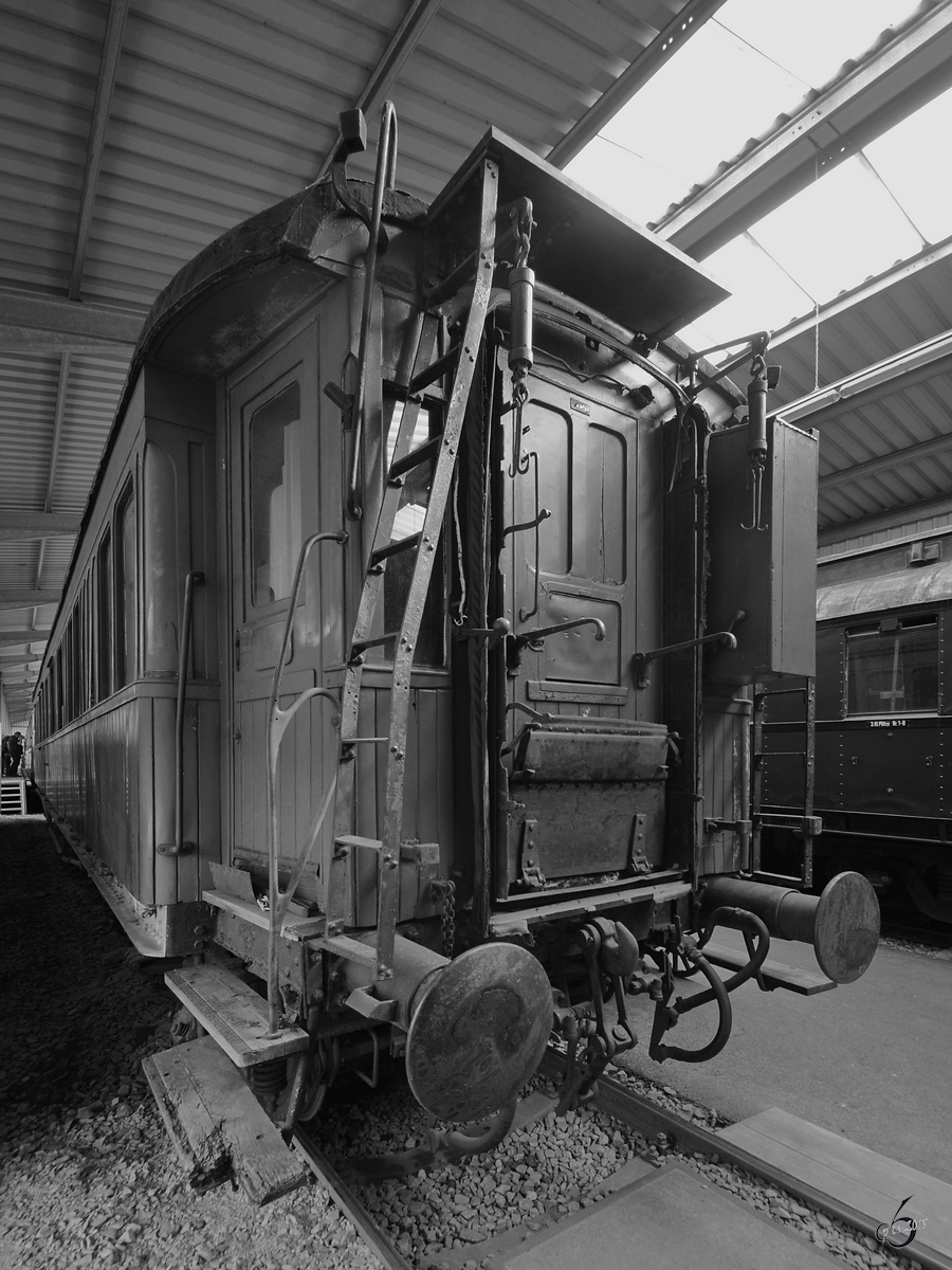Ein historischer Personenwagen Mitte September 2018 im Eisenbahnmuseum Bochum.