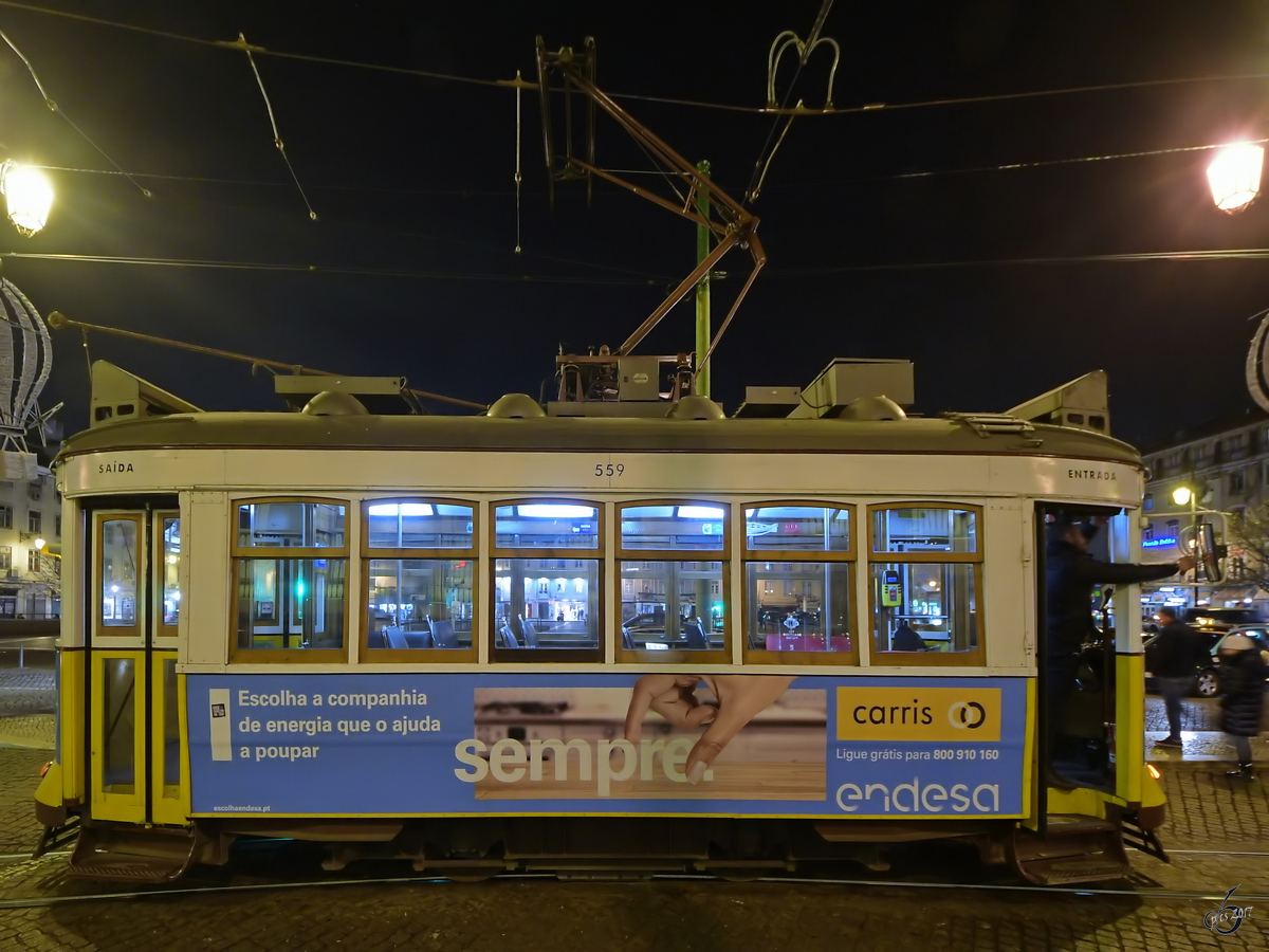 Ein historischer Straßenbahnwagen, genannt Remodelado Ende Januar 2017 in Lissabon.