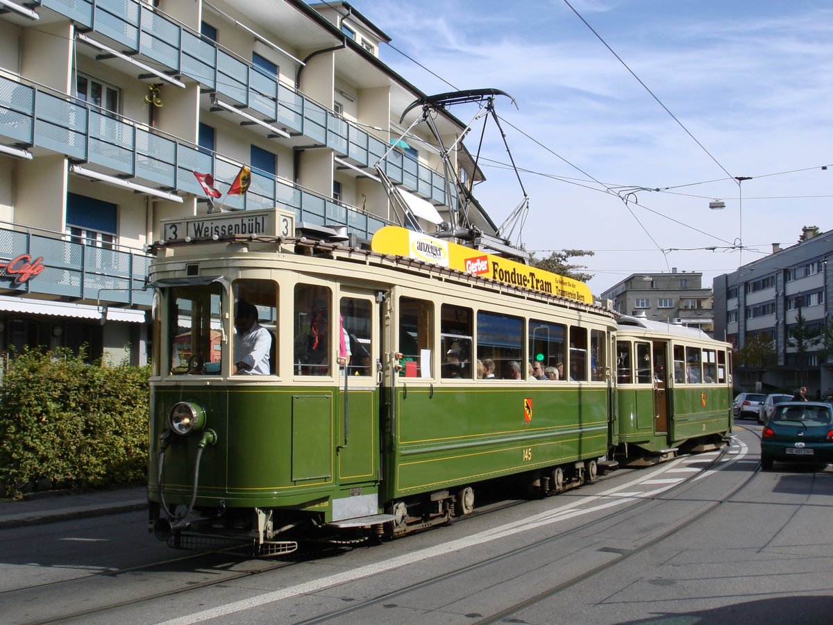 Ein historischer Tramzug mit den SVB-Ce 4/4 145 und C4 311 am 22. September 2007 anlässlich einer öffentlichen Extrafahrt bei der Ausfahrt aus der Tramwendeschleife Weissenbühl.