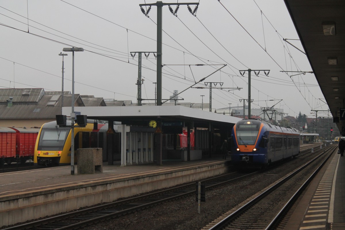 Ein HLB LINT 41 neben einem Cantus Flirt am 17.10.13 in Fulda.