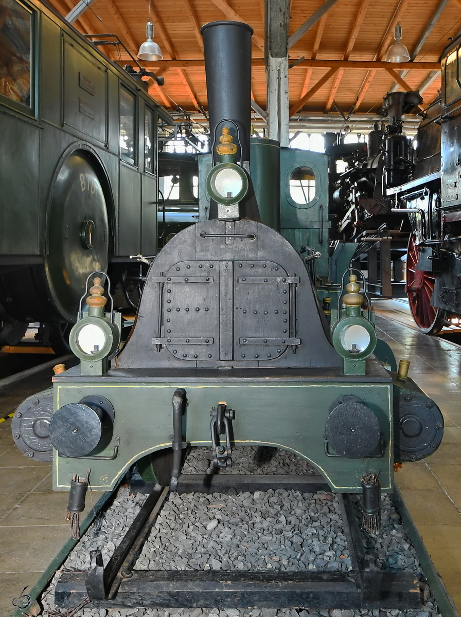 Ein hölzernes Modell der Bayerische B IX wurde von Lehrlingen der Lehrwerkstatt des  Bahnbetriebswerkes Freilassing anlässlich der Feierlichkeiten der Freilassinger Stadterhebung im Jahr 1954 angefertigt. (Lokwelt Freilassing, August 2020)